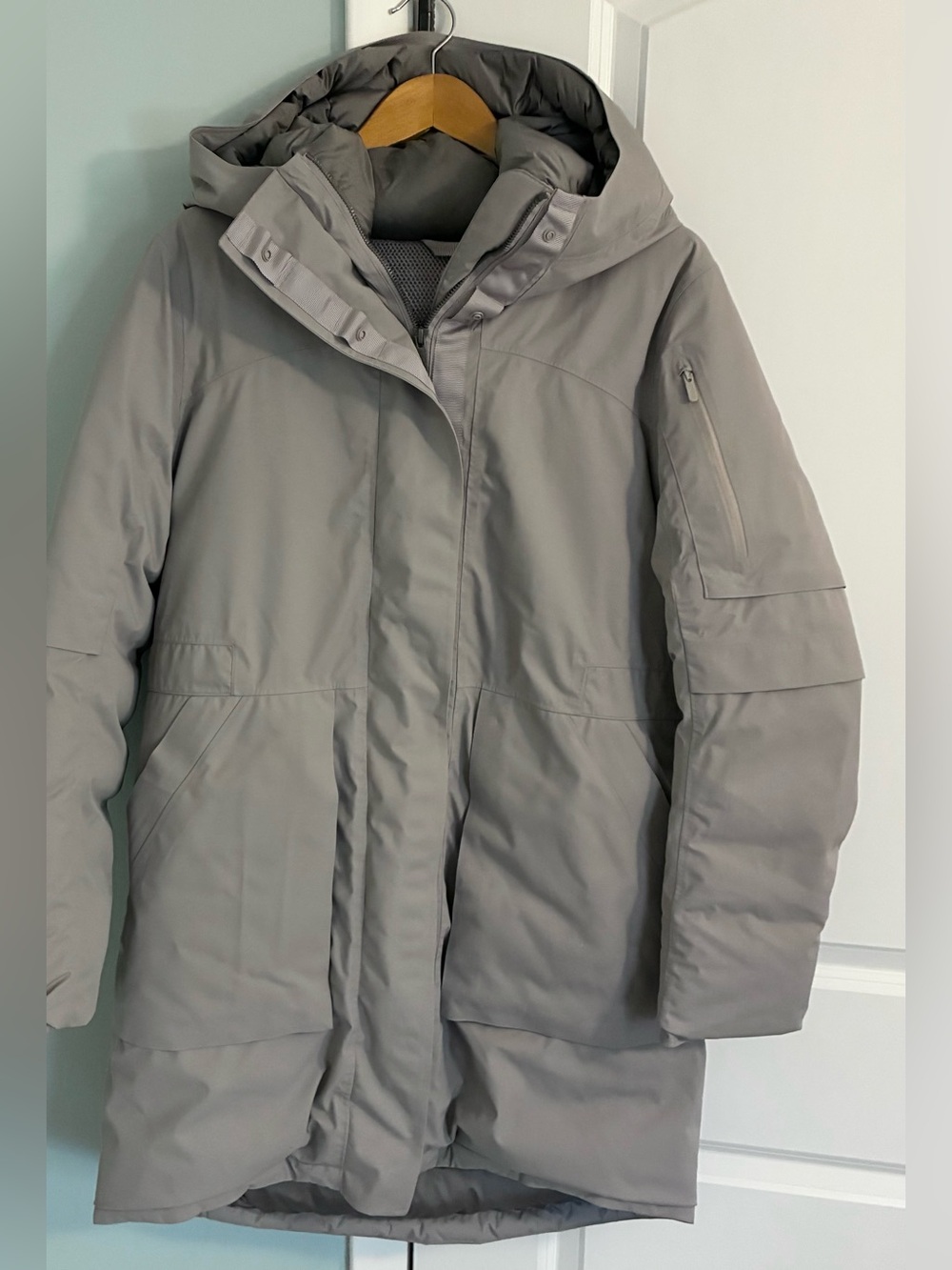 Womens LULULEMON Winter Warrior Down Parka Coat, sz 10